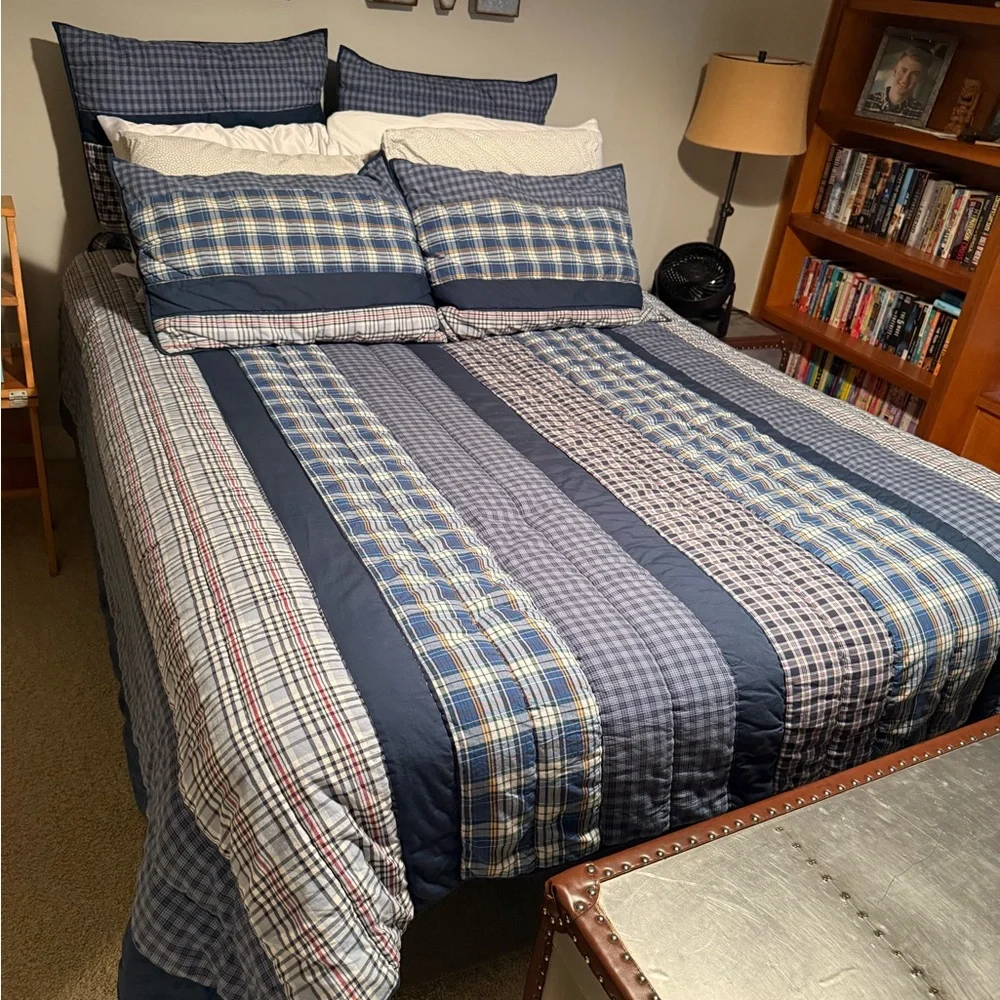 Pottery Barn Teen Plaid Blue Bedding Set. Queen size quilt & 4 shams.